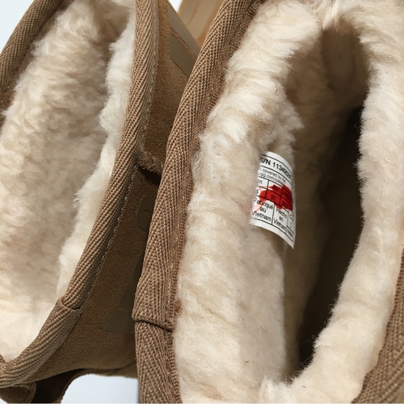 UGG CLASSIC MINI SCATTER GRAPHIC BOOTS -CHESTNUT SUEDE -KIDS US 5 -NEW - Picture 9 of 9